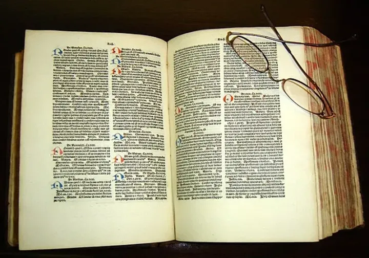 Open pages of the Canon of Medicine (Latin edition, 1484 CE)