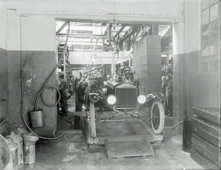Ford Model T assembly line at Highland Park plant, 1923