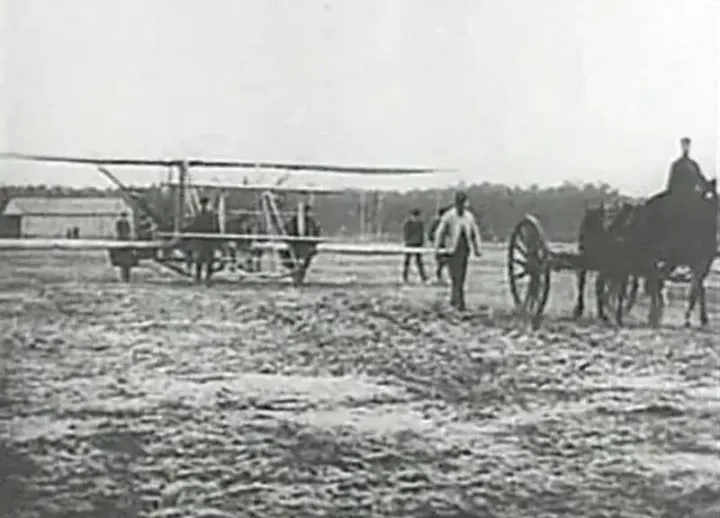 Wilbur Wright flying at Le Mans, France, August 1908