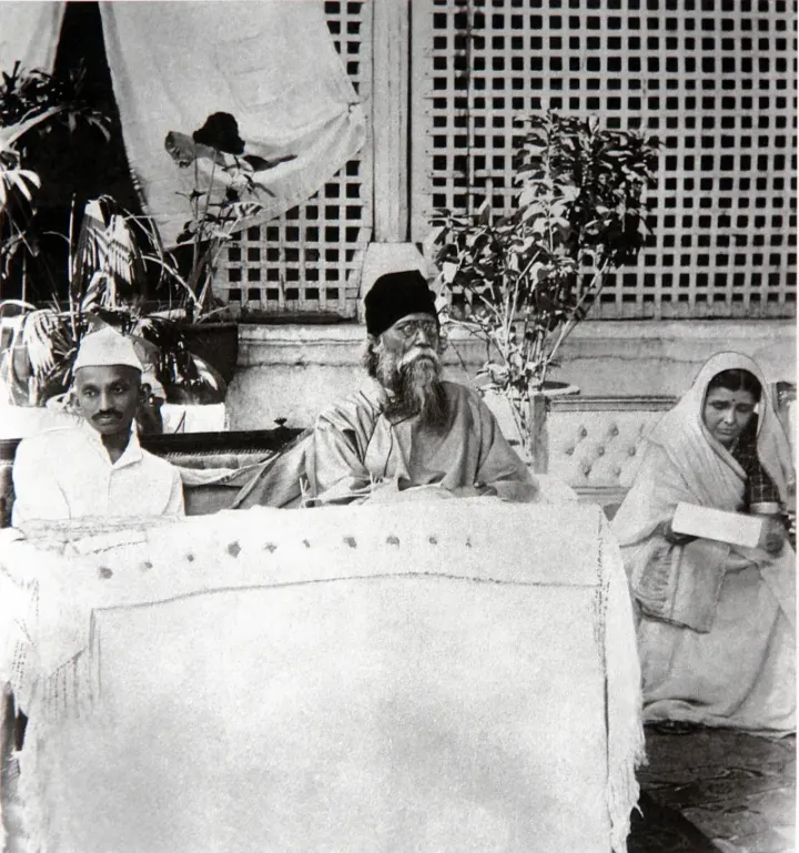 Rabindranath Tagore with Mahatma Gandhi, 1920