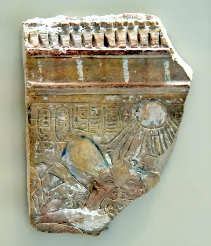 Stele showing Nefertiti and Akhenaten beneath the rays of the Aten — c. 1345 BC, Neues Museum, Berlin