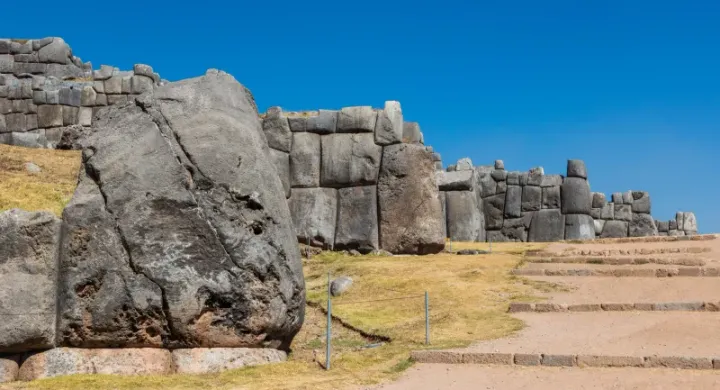 The massive stone walls of Sacsayhuamán fortress above Cusco, begun by Pachacuti c. 1455